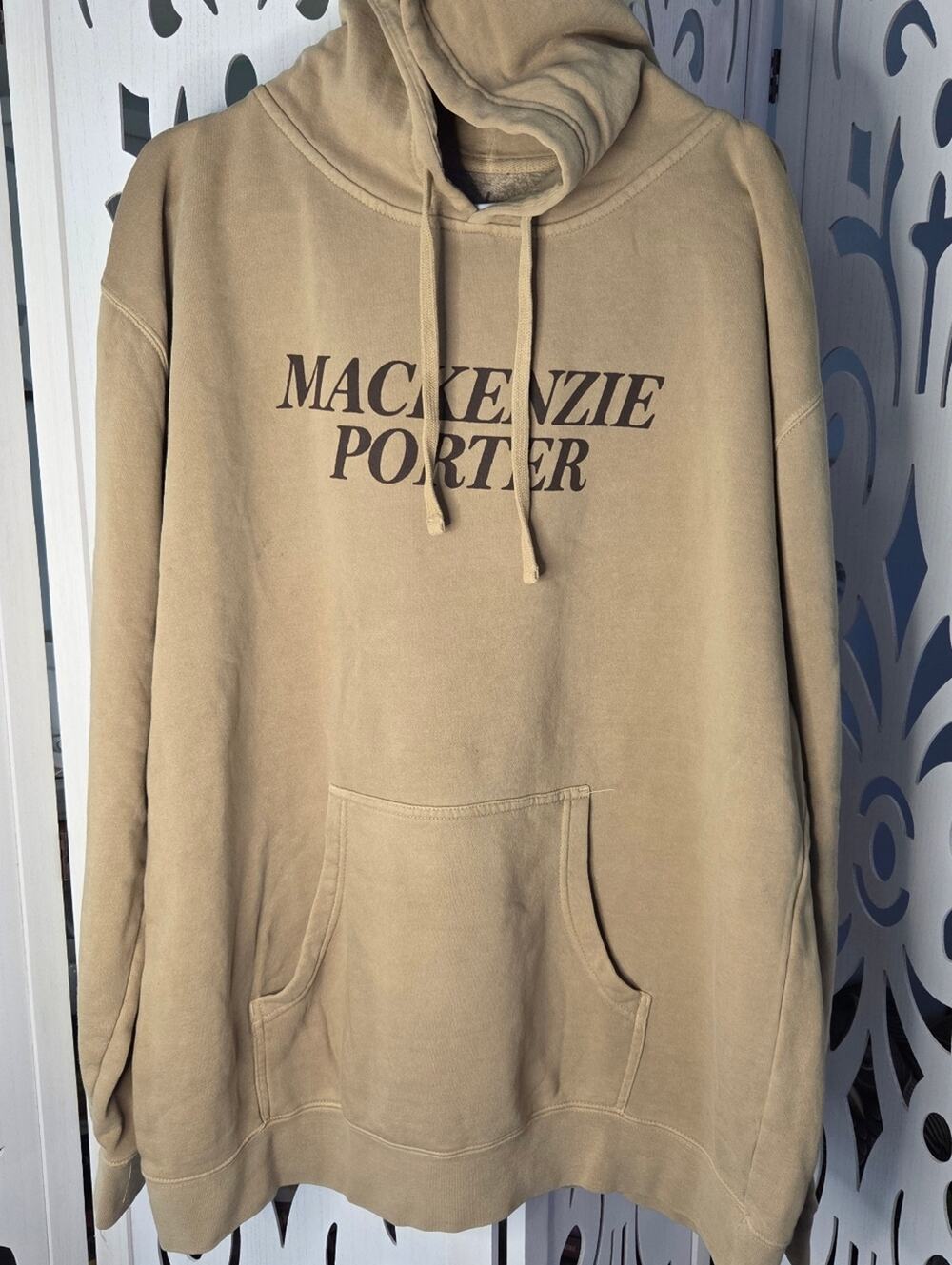 Mackenzie Porter Hoodie XL Beige Country Music Graphic Pullover Sweatshirt nwot